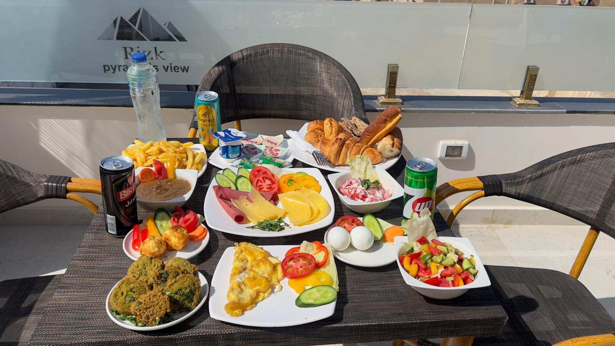 Rizk Pyramids View Hotel Kafrat al Jabal Exterior photo